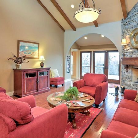 Beautiful Central Fayetteville Townhome With Views! Exterior photo