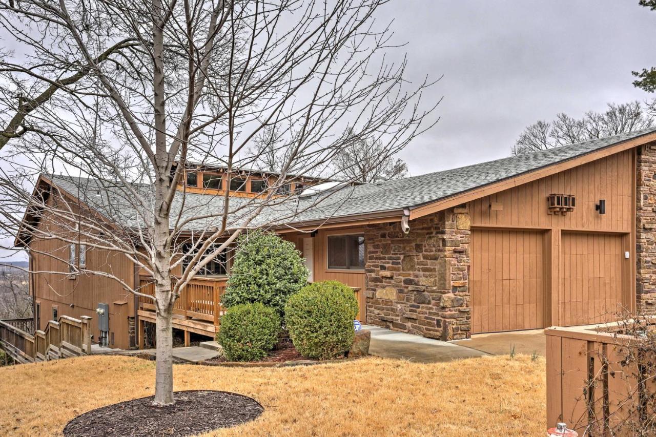 Beautiful Central Fayetteville Townhome With Views! Exterior photo