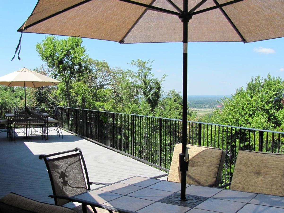 Beautiful Central Fayetteville Townhome With Views! Exterior photo