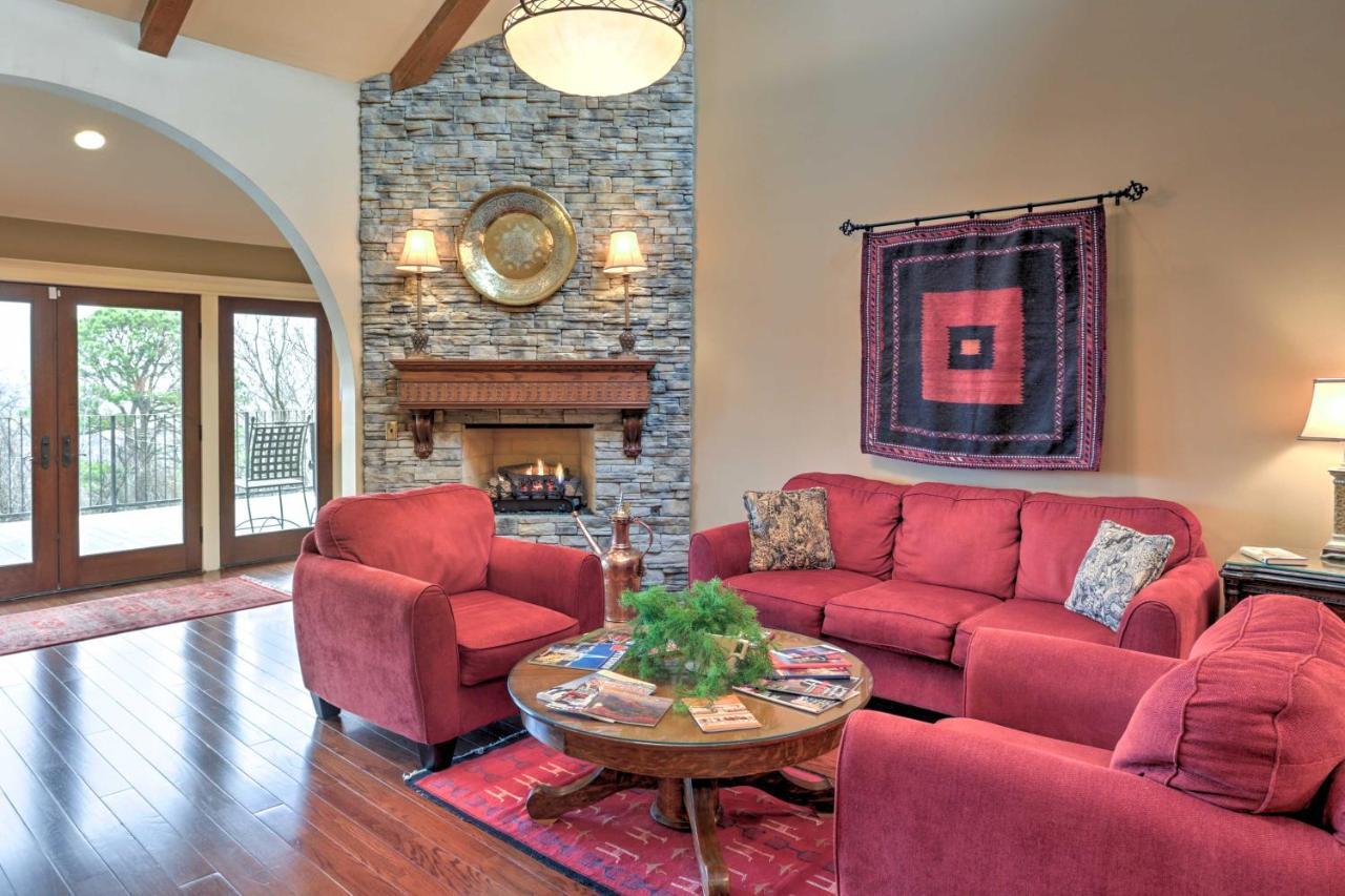 Beautiful Central Fayetteville Townhome With Views! Exterior photo
