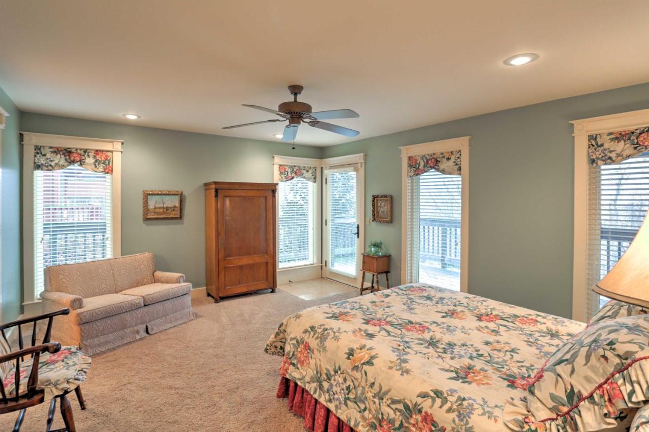 Beautiful Central Fayetteville Townhome With Views! Exterior photo