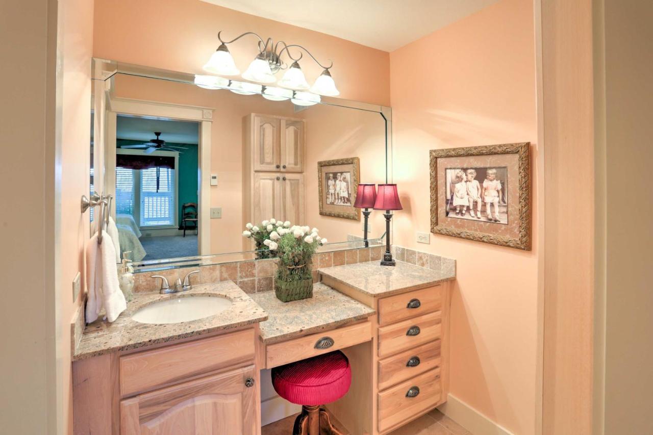 Beautiful Central Fayetteville Townhome With Views! Exterior photo