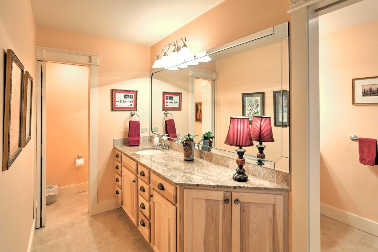 Beautiful Central Fayetteville Townhome With Views! Exterior photo