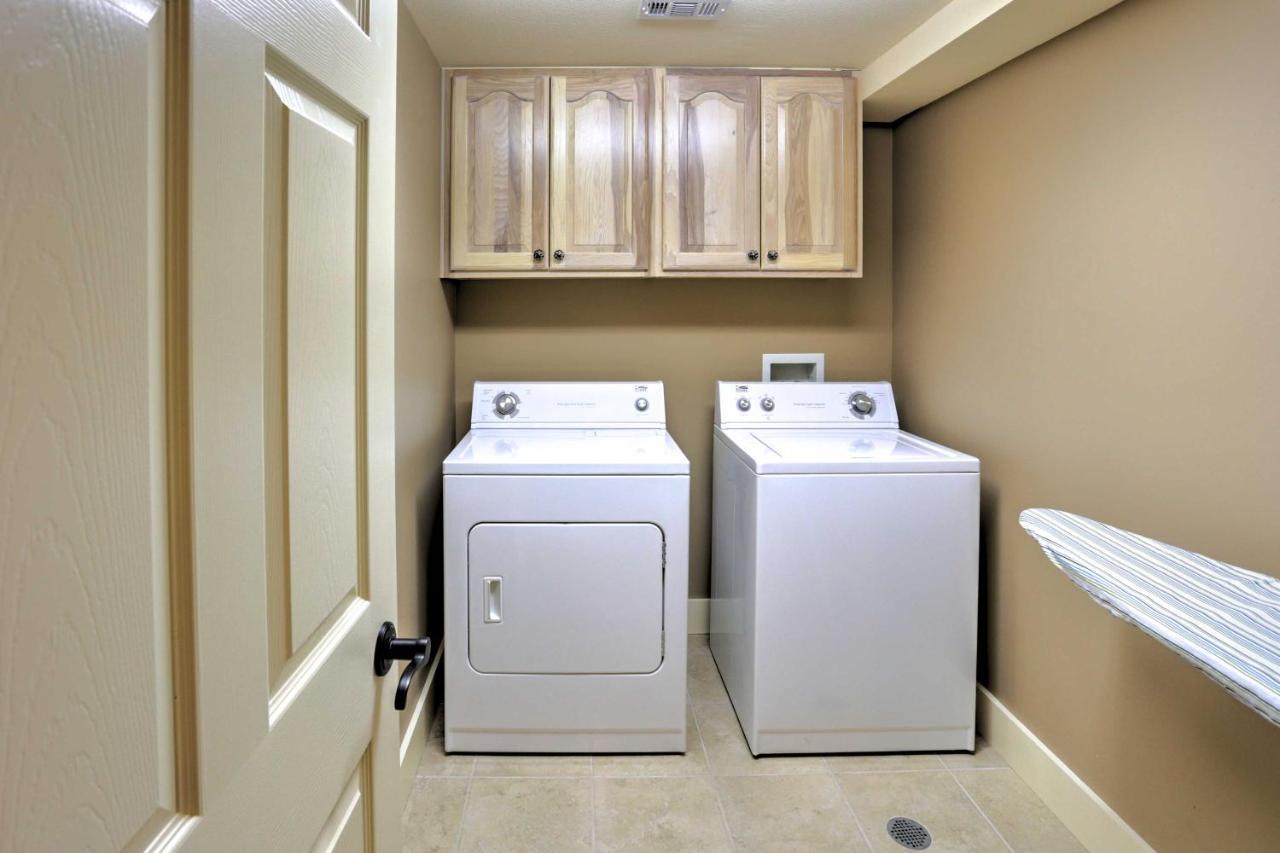 Beautiful Central Fayetteville Townhome With Views! Exterior photo