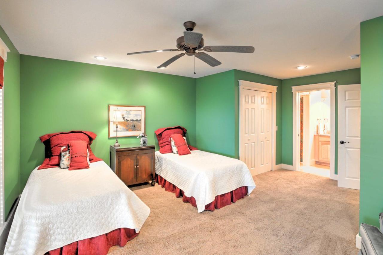 Beautiful Central Fayetteville Townhome With Views! Exterior photo