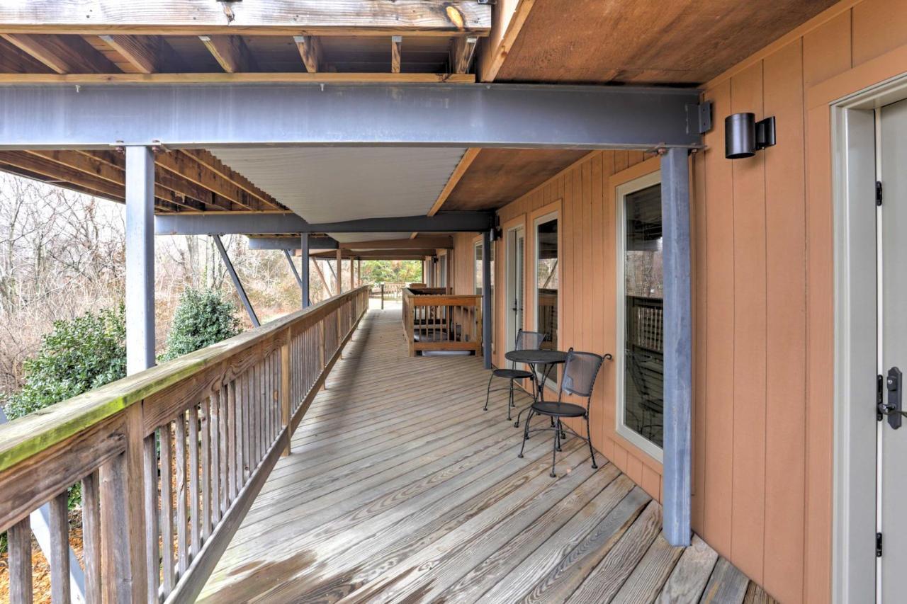 Beautiful Central Fayetteville Townhome With Views! Exterior photo