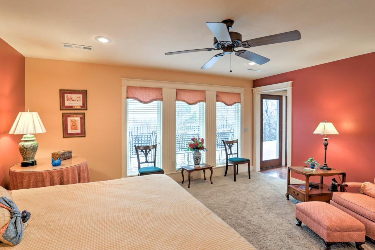 Beautiful Central Fayetteville Townhome With Views! Exterior photo