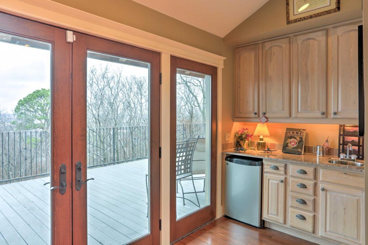 Beautiful Central Fayetteville Townhome With Views! Exterior photo