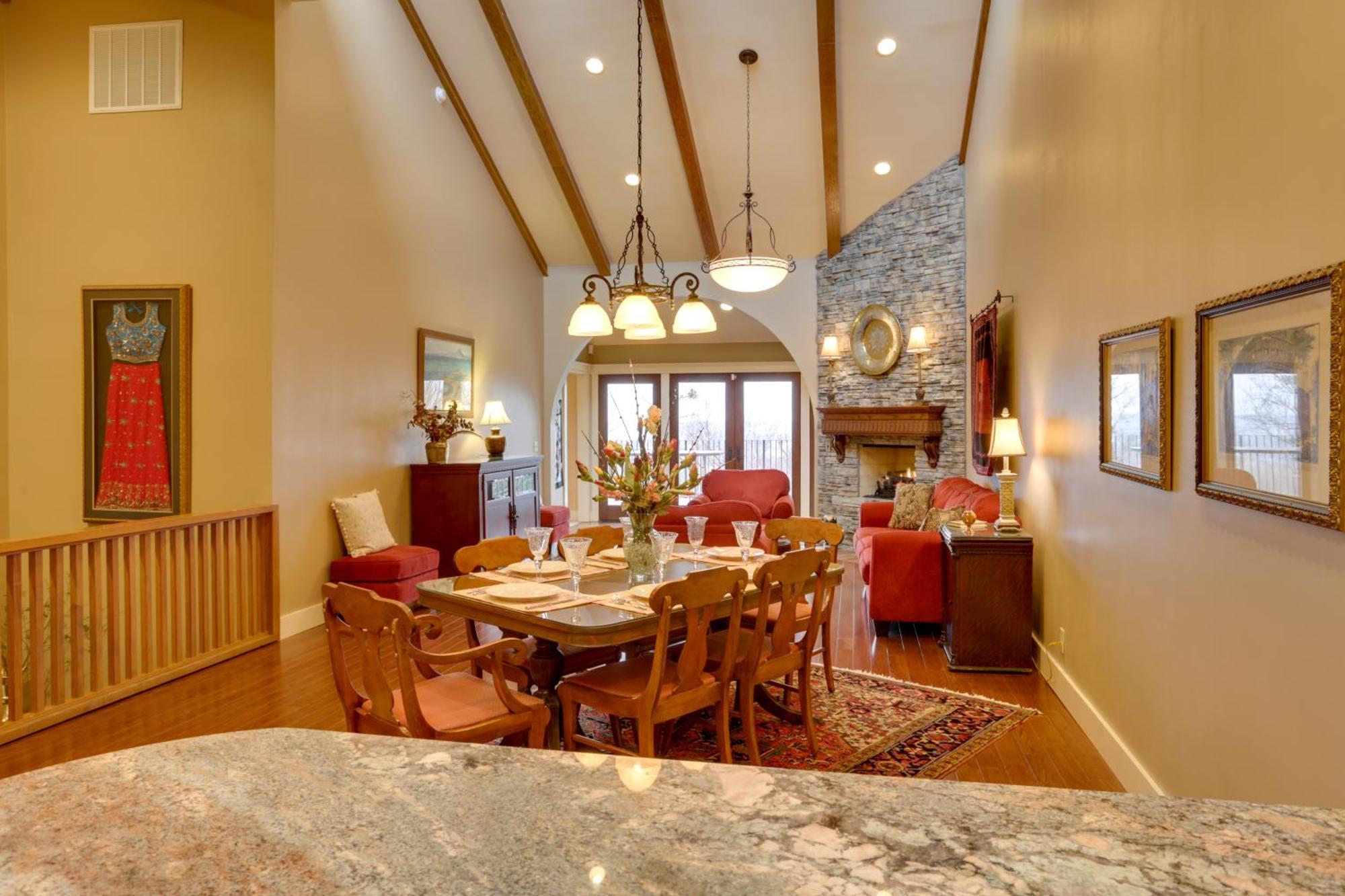 Beautiful Central Fayetteville Townhome With Views! Exterior photo
