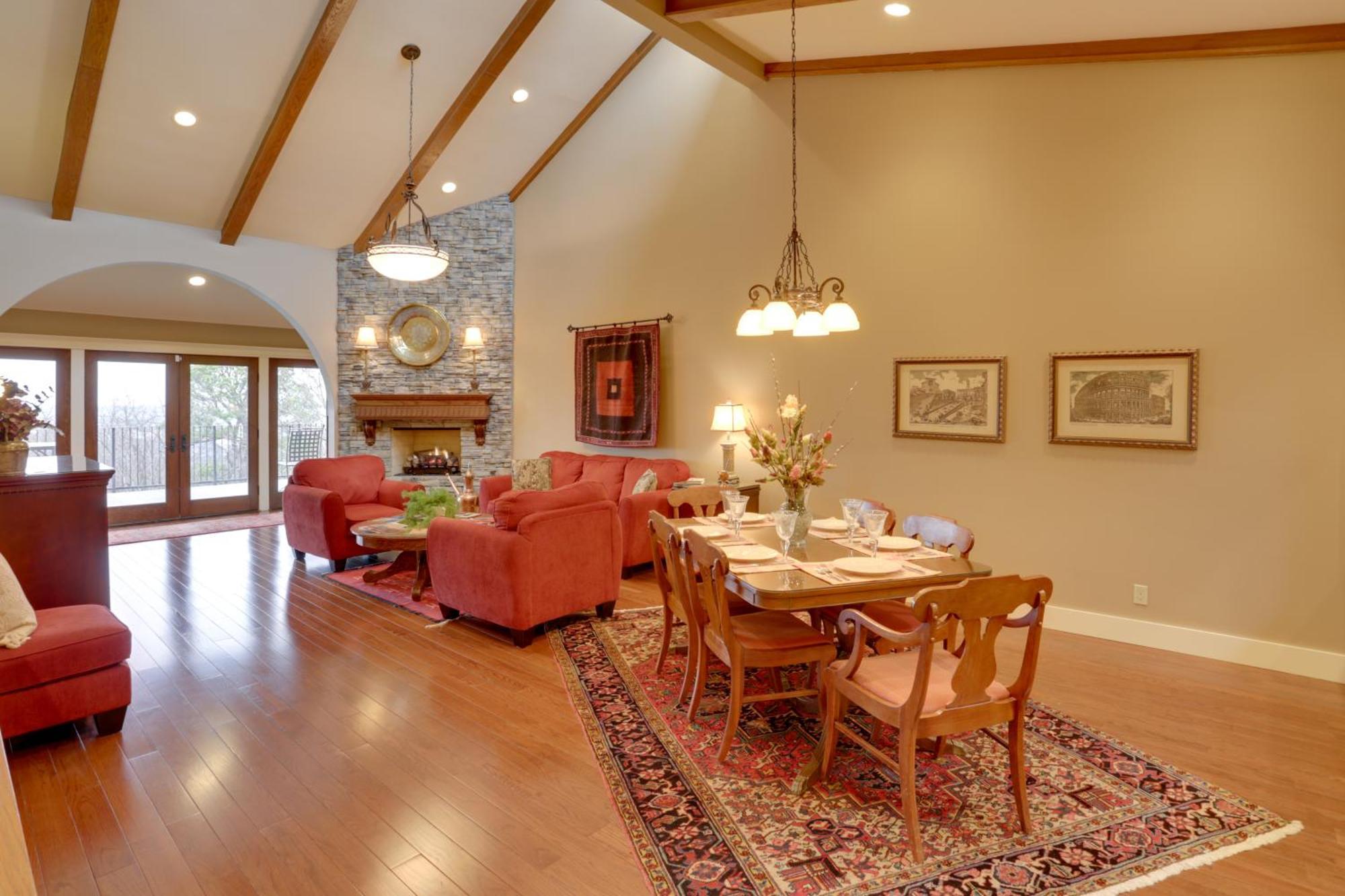 Beautiful Central Fayetteville Townhome With Views! Exterior photo